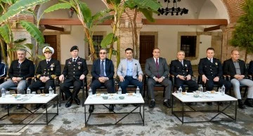 Kuşadası&rsquo;nda il&ccedil;e protokol&uuml; vatandaşlar ile bayramlaştı