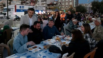 Kuşadası&rsquo;nda Kadir Gecesi'ne &ouml;zel 2 bin kişilik iftar programı