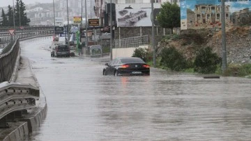 Kuşadası'nda Karayolları yıllardır sorunu &ccedil;&ouml;zemedi