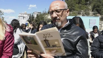 Kuşadası'nda kitap okuma etkinliği