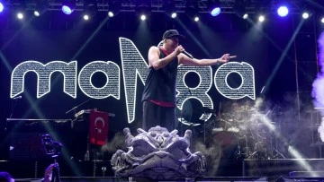 Kuşadası&rsquo;nda Zafer Bayramı dolayısıyla Manga Konseri d&uuml;zenlendi