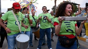 Kuşadası&rsquo;nı sokak festivali coşkusu sardı