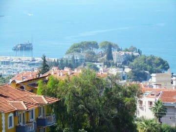Kuşadası'nın tarihi oteli yıkıldı