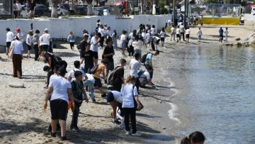 Kuşadası sahil bandında temizlik &ccedil;alışması yapıldı