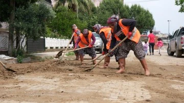 Kuyucak Belediyesi, sel sonrası yaraları sarıyor
