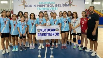 Kuyucak Belediyespor, İstanbul'dan 2 kupa ile d&ouml;nd&uuml;