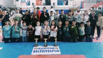Kuyucak Belediyespor Muğla'daki karate şampiyonasından derecelerle d&ouml;nd&uuml;