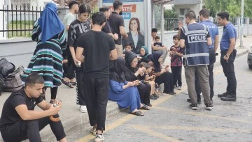 Lastik botları su alınca geri d&ouml;nen d&uuml;zensiz g&ouml;&ccedil;menler yakalandı