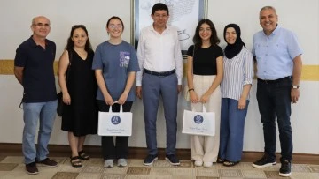 LGS T&uuml;rkiye birincilerine Başkan &Ouml;zcan&rsquo;dan &ouml;d&uuml;l