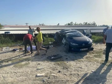 Maden kamyonu ile otomobil &ccedil;arpıştı: 1'i ağır 3 yaralı