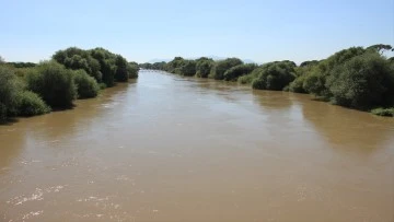 Menderes Nehri'ndeki su seviyesi &uuml;reticileri memnun ediyor