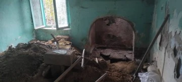 Metruk bina i&ccedil;erisindeki kazıya jandarma baskını