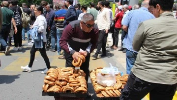 Mitingler simit&ccedil;ilerin y&uuml;z&uuml;n&uuml; g&uuml;ld&uuml;rd&uuml;