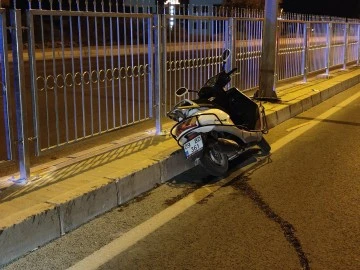 Motosiklet s&uuml;r&uuml;c&uuml;s&uuml;n&uuml;n &ouml;ld&uuml;ğ&uuml; kazanın g&ouml;r&uuml;nt&uuml;leri ortaya &ccedil;ıktı