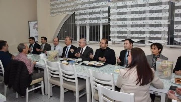 M&uuml;d&uuml;r Şenkul, n&ouml;bet&ccedil;i sağlık personelleriyle iftarda buluştu