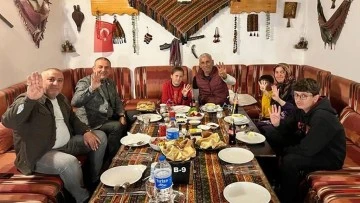 Mustafa Abak depremzede aile ile iftar sofrasında buluştu