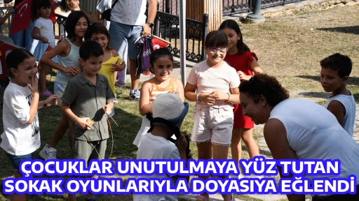 &Ccedil;OCUKLAR UNUTULMAYA Y&Uuml;Z TUTAN SOKAK OYUNLARIYLA DOYASIYA EĞLENDİ