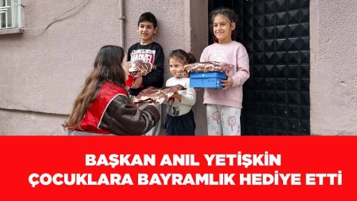 BAŞKAN ANIL YETİŞKİN &Ccedil;OCUKLARA BAYRAMLIK HEDİYE ETTİ