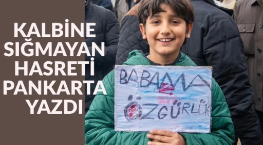 KALBİNE SIĞMAYAN HASRETİ PANKARTA YAZDI