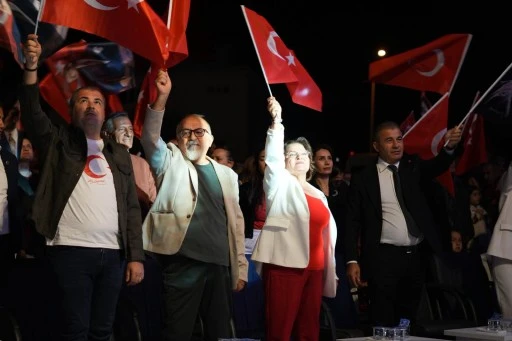 DİDİM&rsquo;DE CUMHURİYET COŞKUSU: DİDİMLİLER MEYDANI DOLDURARAK BAYRAMI KUTLADI