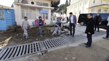 Nazilli Belediyesi yol yenileme &ccedil;alışmalarını s&uuml;rd&uuml;r&uuml;yor