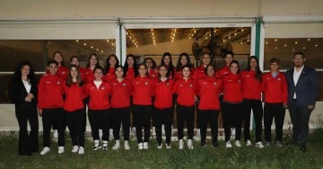 Nazilli Belediyespor Kadın Futbol Takımı deplasman &ouml;ncesi moral depoladı