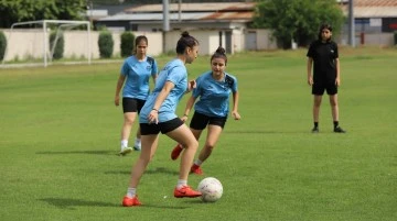 Nazilli Belediyespor Kadın Futbol Takımı, play-off&rsquo;lara hazırlanıyor