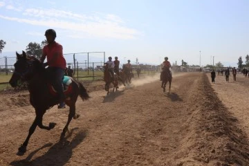 Nazilli&rsquo;de rahvan atlar birincilik i&ccedil;in yarıştı