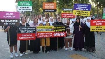 Nazilli'de yakınları uyuşturucu bağımlısı olan ailelerden ilgin&ccedil; eylem