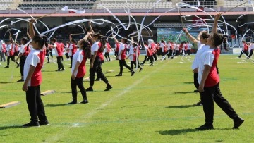 &Ouml;ğrenciler h&uuml;nerlerini sergiledi, izleyenler ayakta alkışladı
