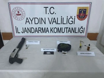 Ormanlık alana ka&ccedil;arken jandarma yakaladı
