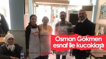 Osman G&ouml;kmen esnaf ile kucaklaştı
