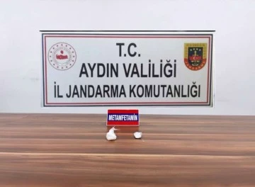 Otob&uuml;ste seyahat ederken uyuşturucu ile yakalandılar