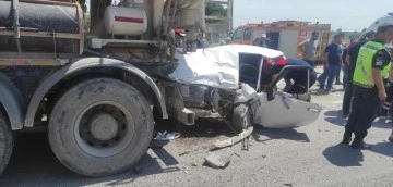 Otomobil, beton mikseri ile &ccedil;arpıştı: 1 yaralı