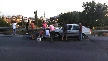 Otomobili k&uuml;l olmaktan vatandaşlar kurtardı
