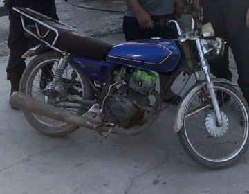 Otoparktan 3 motosiklet &ccedil;alan ş&uuml;pheliler yakalandı