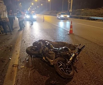 Park halindeki kamyona &ccedil;arpan motosiklet s&uuml;r&uuml;c&uuml;s&uuml; hayatını kaybetti