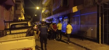 Polis ekiplerinden ka&ccedil;arken mahalleyi ayağa kaldırdı