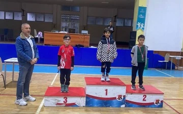 Poyraz, yenilmeden şampiyon