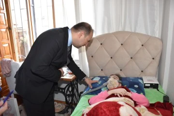 Sağlık M&uuml;d&uuml;r&uuml; Şenkul, hastaları yalnız bırakmıyor
