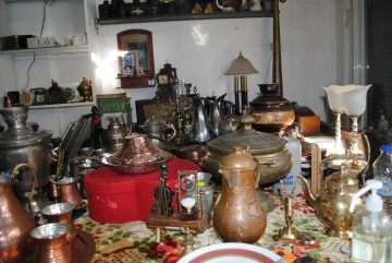Salı Pazarı&rsquo;nda, tarih kokan d&uuml;kkan
