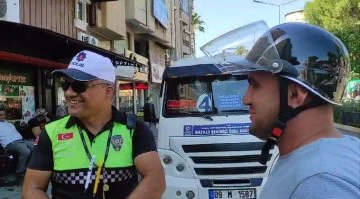 Şanslı s&uuml;r&uuml;c&uuml; 15 dakika &ouml;nce aldığı 300 TL&rsquo;lik kaskla 437 liralık cezadan kurtuldu