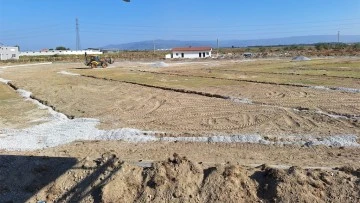Sazlı Mahallesi&rsquo;ndeki futbolseverler saha i&ccedil;in g&uuml;n sayıyor