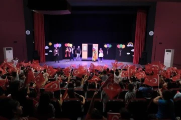 Şehir Tiyatroları 'Benim G&uuml;zel Pabu&ccedil;larım' oyununu &ccedil;ocuklarla buluşturdu