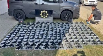 Silah ambarı gibi ara&ccedil;, polisleri bile şaşırttı: 3 g&ouml;zaltı
