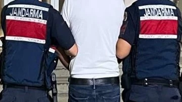 Silahlı soyguncu, jandarmadan ka&ccedil;amadı