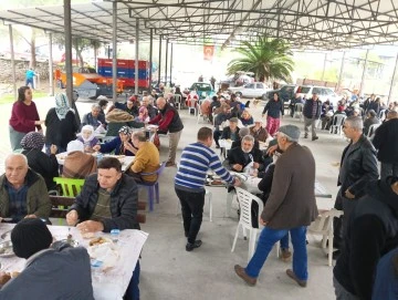 Şinasi &ouml;ğretmen, 19 yıl g&ouml;rev yaptığı k&ouml;yde unutulmadı