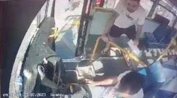 Sınava ge&ccedil; kalan &ouml;ğrenciyi otob&uuml;s şof&ouml;r&uuml; yetiştirdi