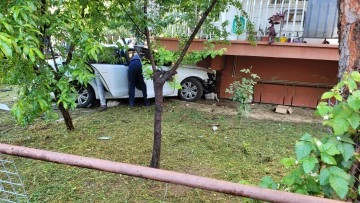 Sivil polis aracı kazaya karıştı: 1 polis yaralı