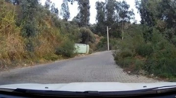 Şof&ouml;r&uuml;n manevrası aracın şarampole u&ccedil;masına engel oldu